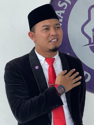 Kyai Luqmanul Hakim Munzalan